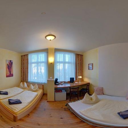 Pension Unicat Potsdam Esterno foto