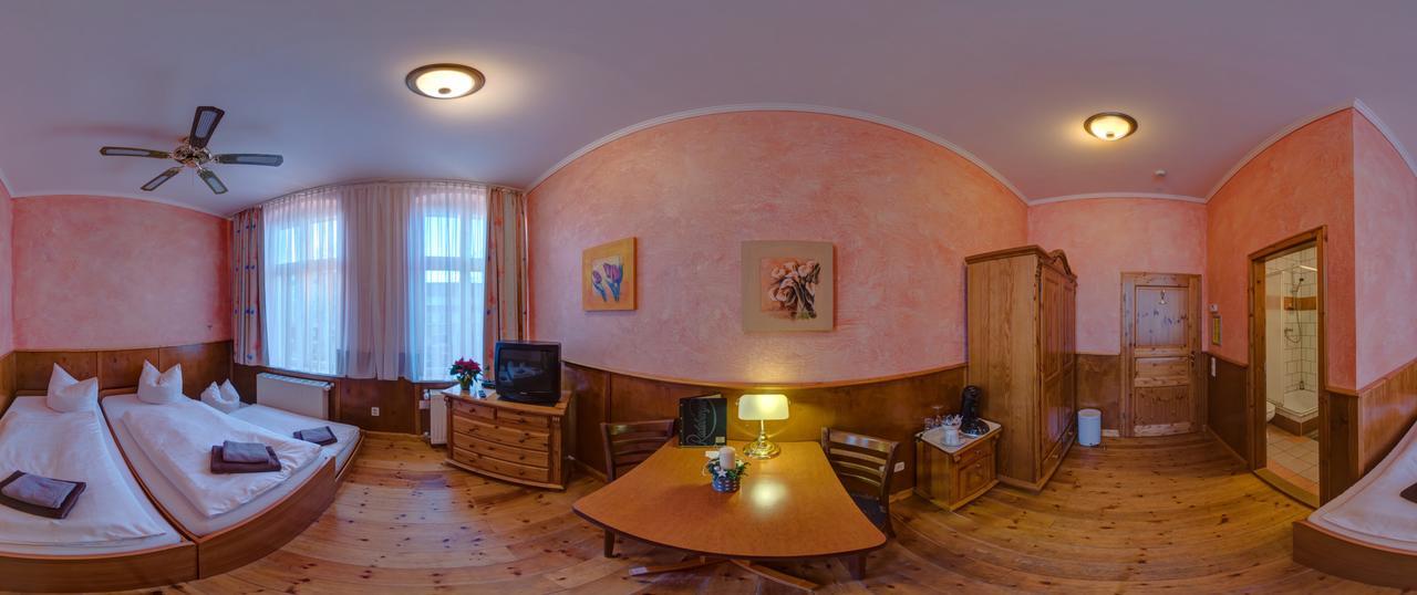 Pension Unicat Potsdam Esterno foto